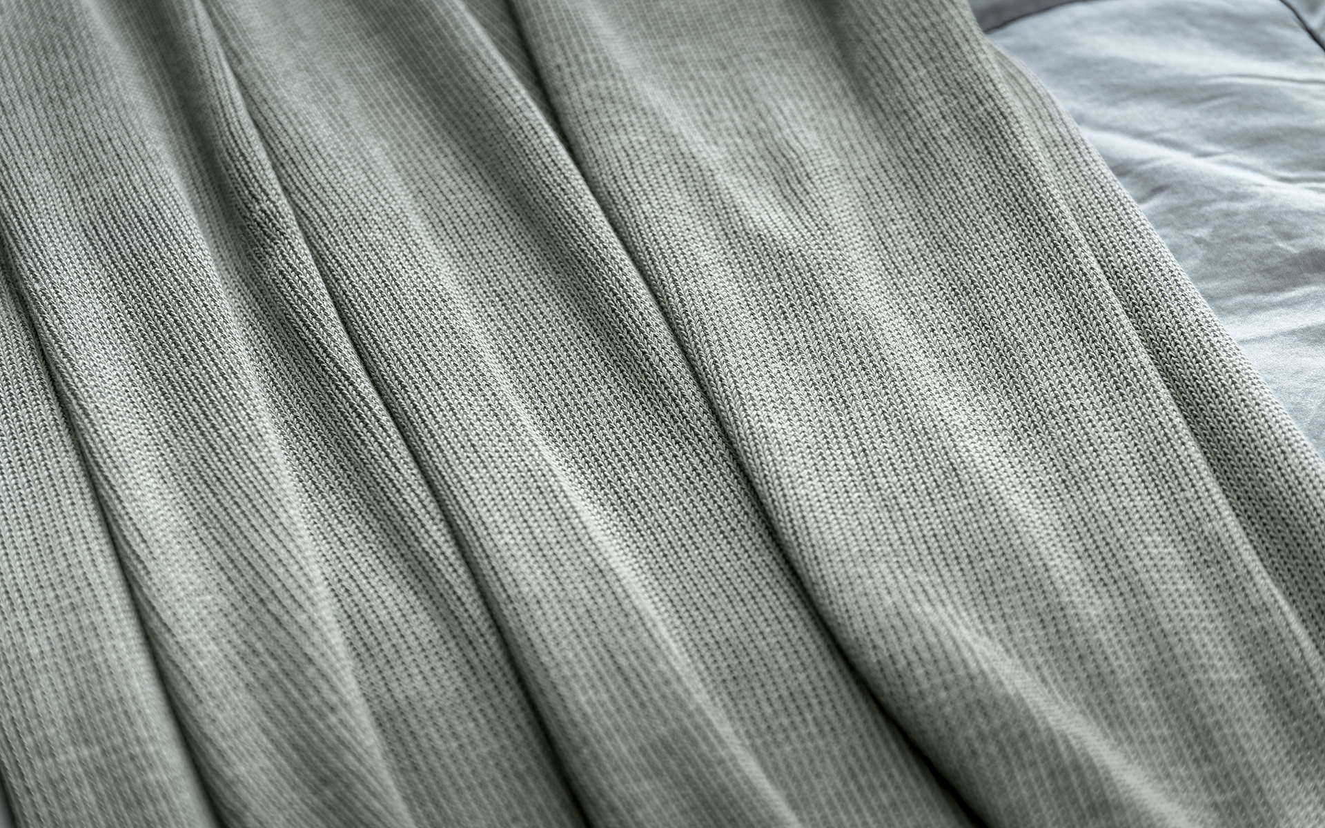 Mrs.Me home couture - throw Nest Sage detail2 WEB